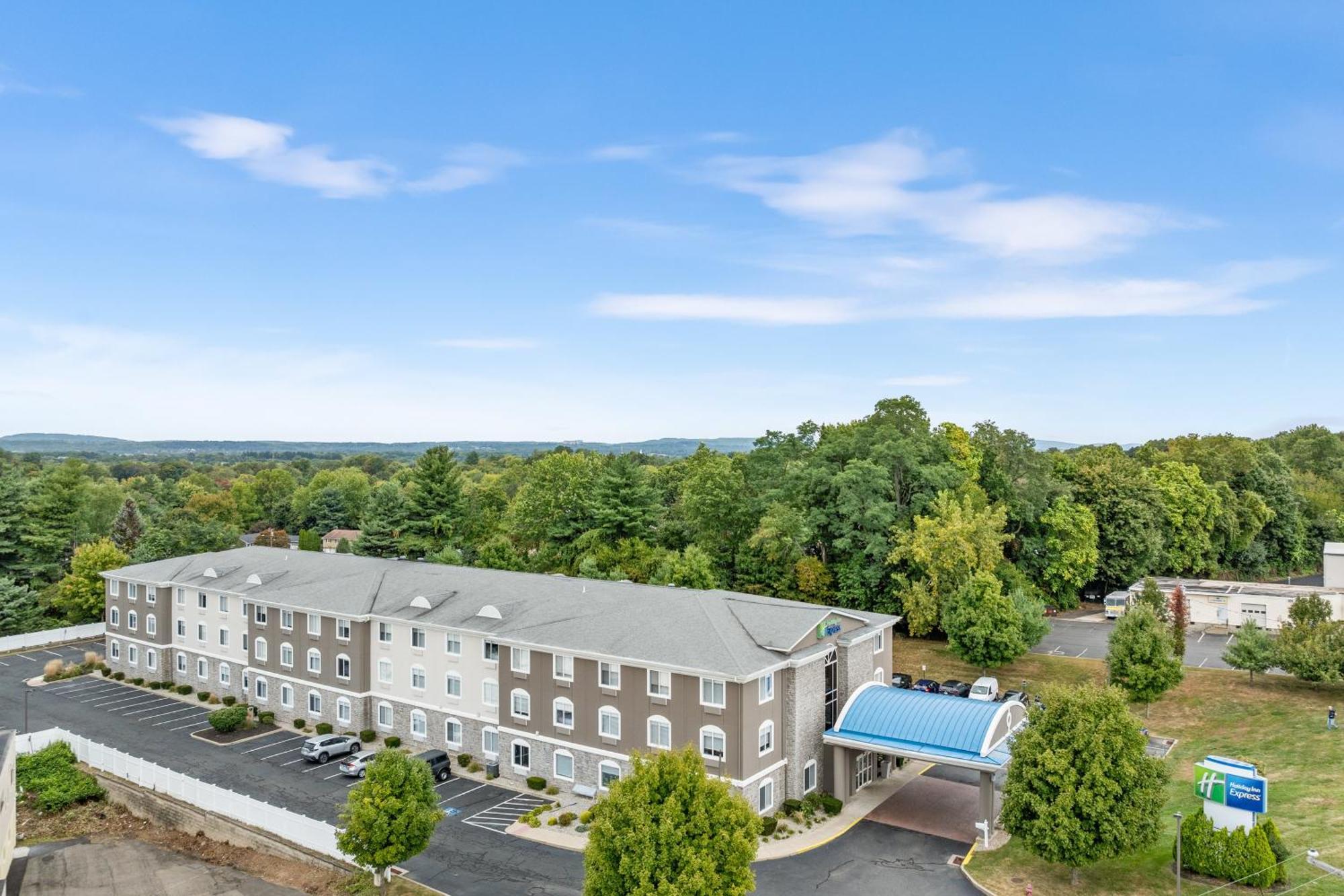 Holiday Inn Express Hartford-Newington By Ihg Exterior photo